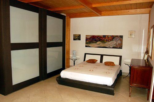 camera in rovere moro - Moderno